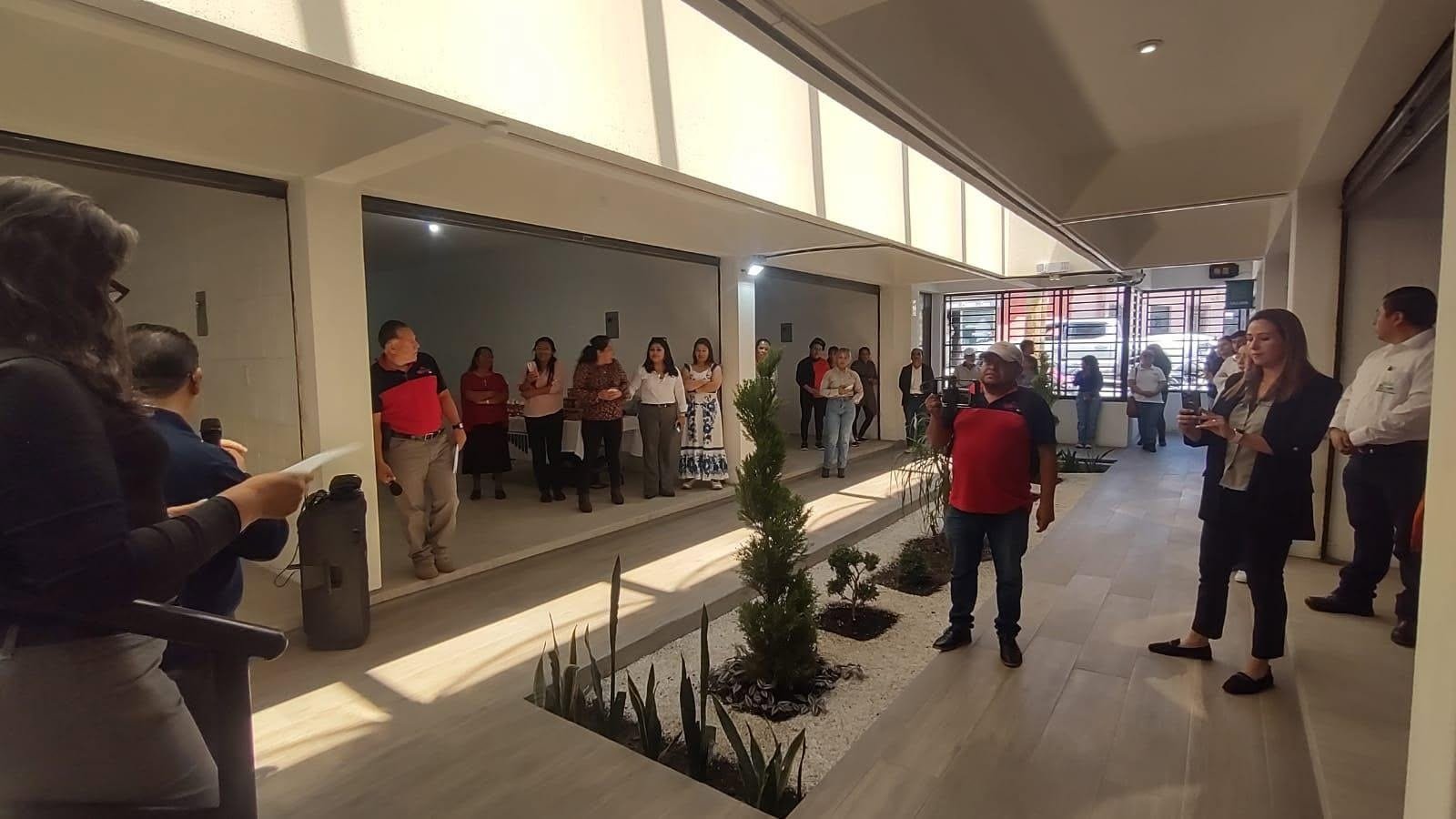 Encuentro de la comunidad en el interior de Empresarial El Progreso
